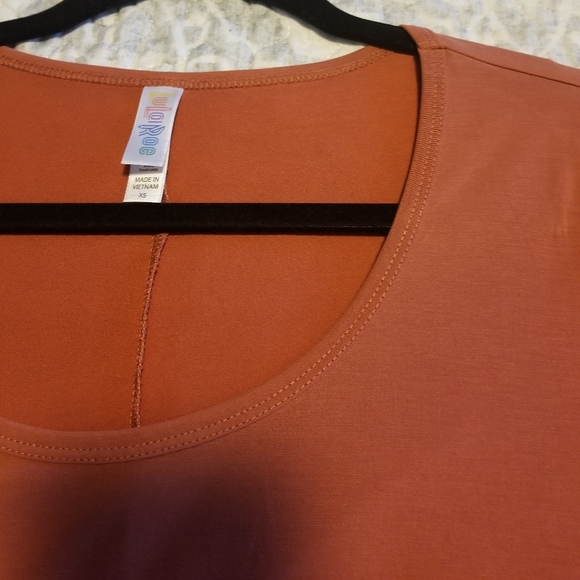 Lularoe Perfect T - Picture 2 of 4